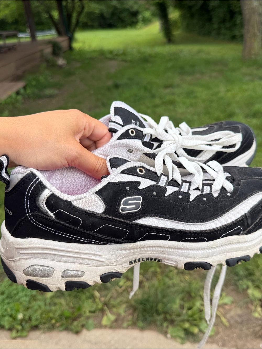 2017 Skechers D-Lite  Black and White Athletic Chunky Sneakers. Womens 11